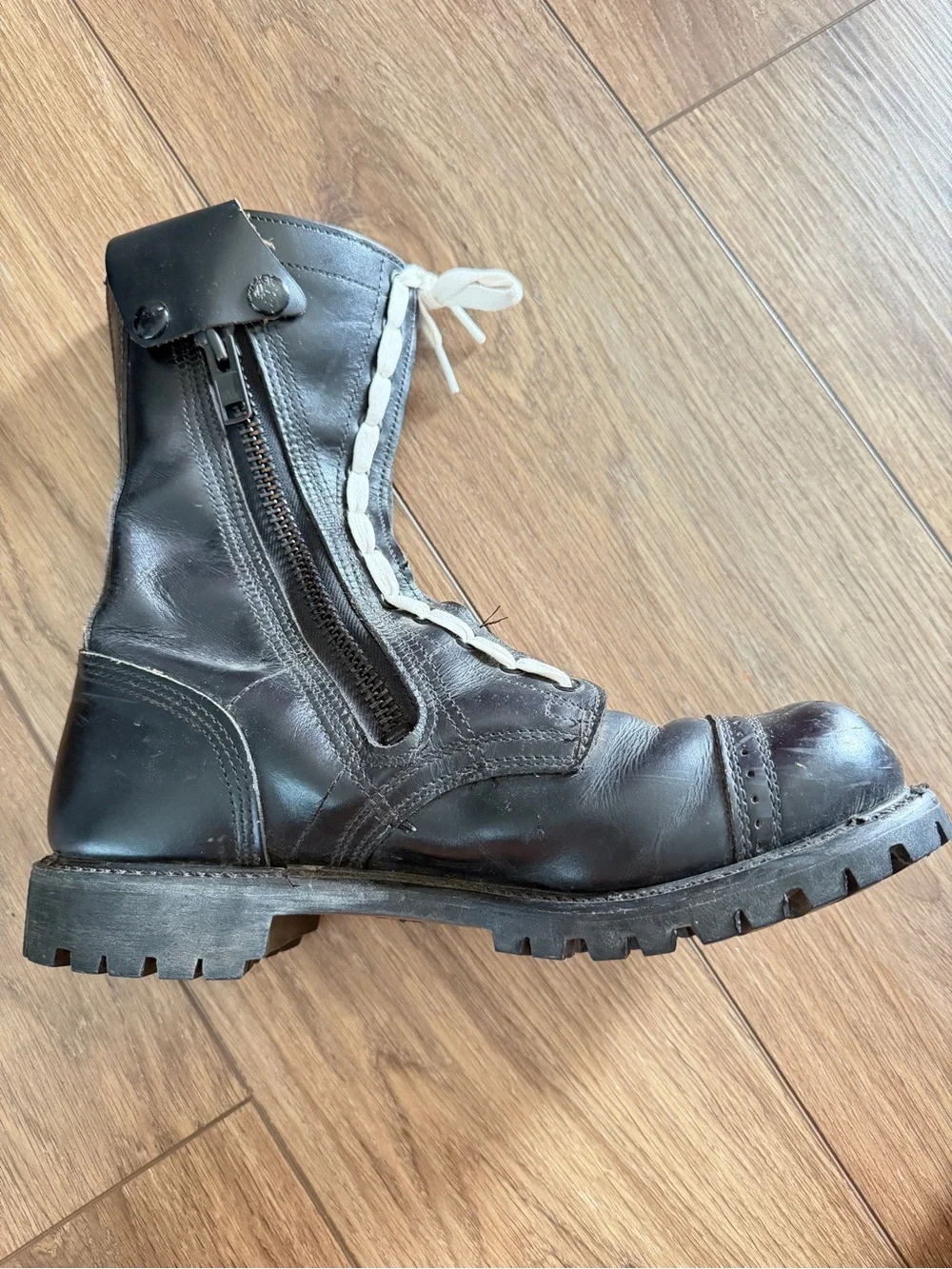 Matterhorn Men's Jump Boots Vintage 1990's Perforated Detail Punk Military